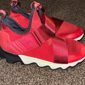 SOREL KINETIC RED ATHLETIC SHOES